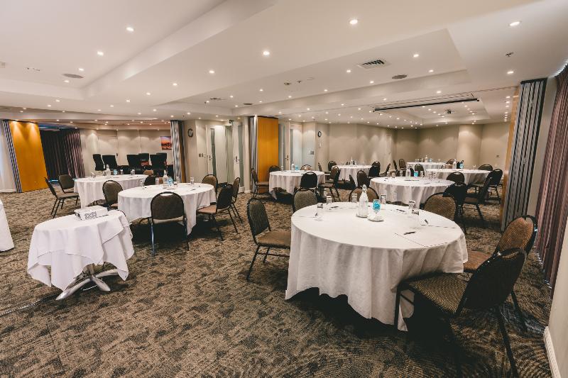 Parkside Hotel & Apartments