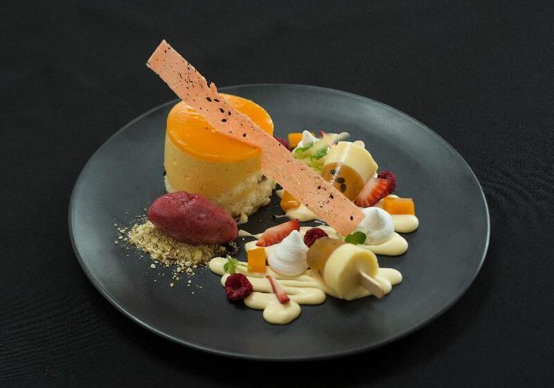 Parkside Hotel & Apartments