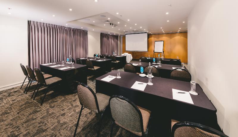 Parkside Hotel & Apartments