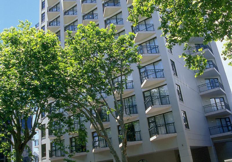 Parkside Hotel & Apartments