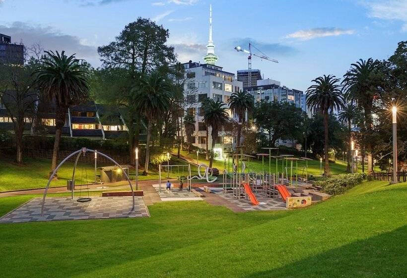 Parkside Hotel & Apartments