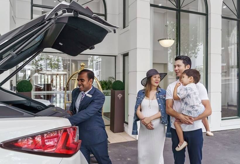 Parkside Hotel & Apartments