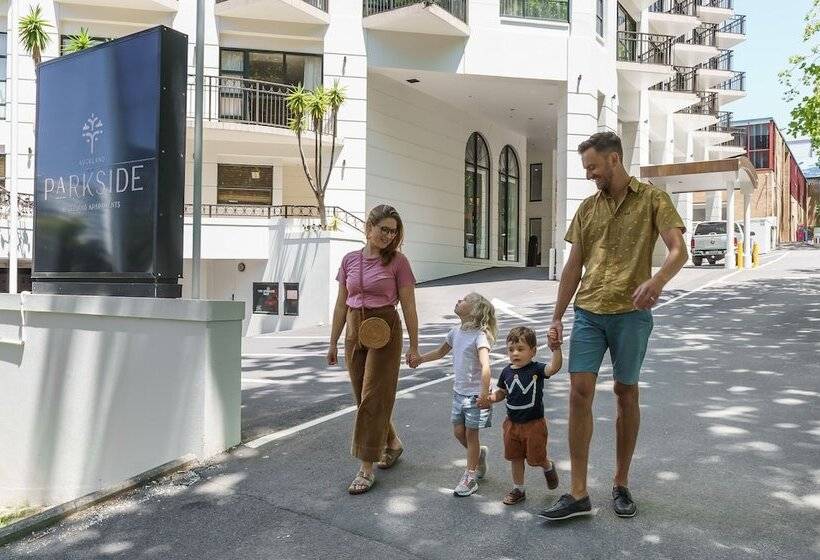 Parkside Hotel & Apartments