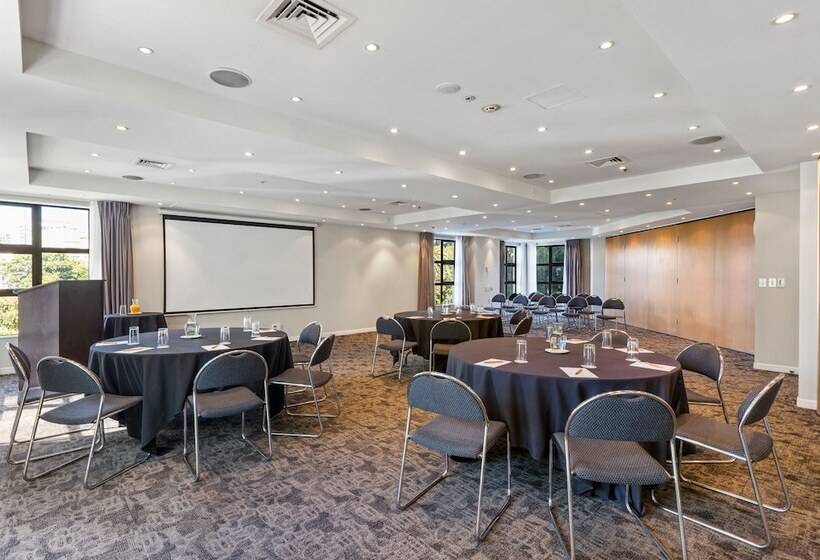 Parkside Hotel & Apartments