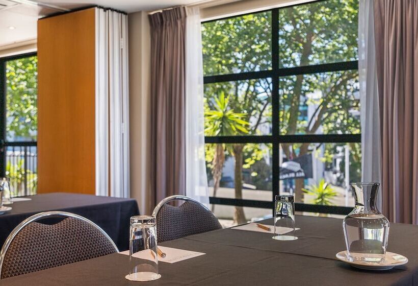 Parkside Hotel & Apartments