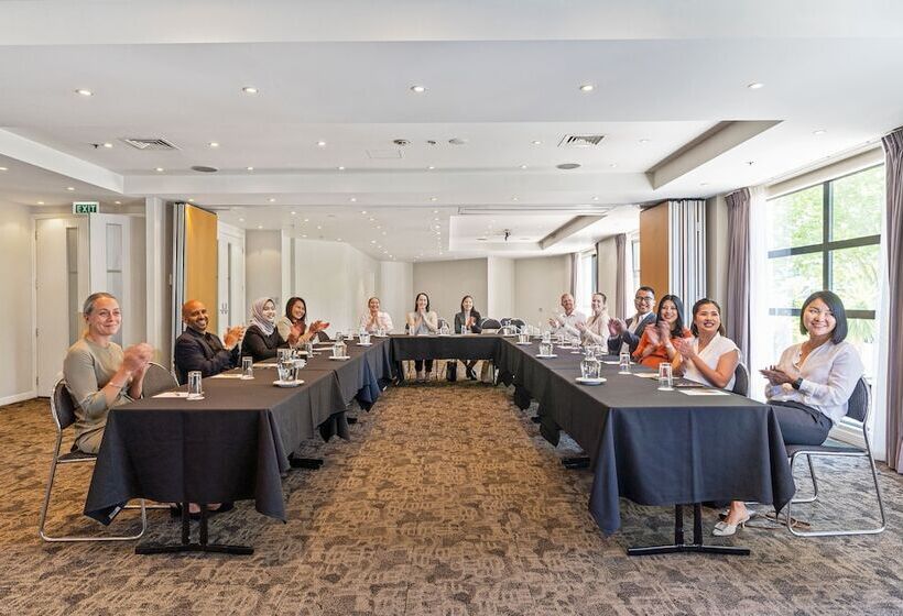 Parkside Hotel & Apartments