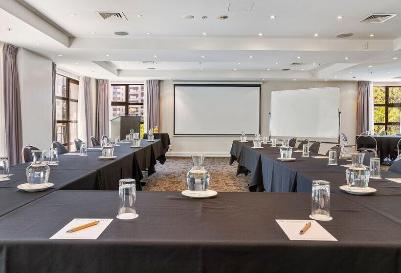 Parkside Hotel & Apartments