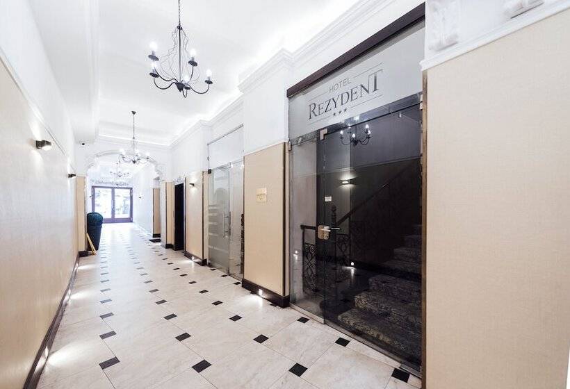 ホテル Rezydent
