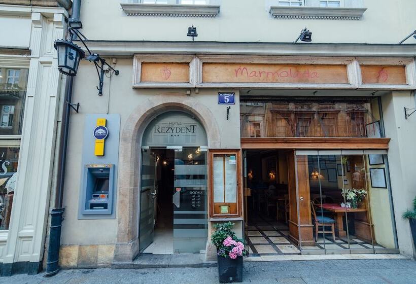 ホテル Rezydent