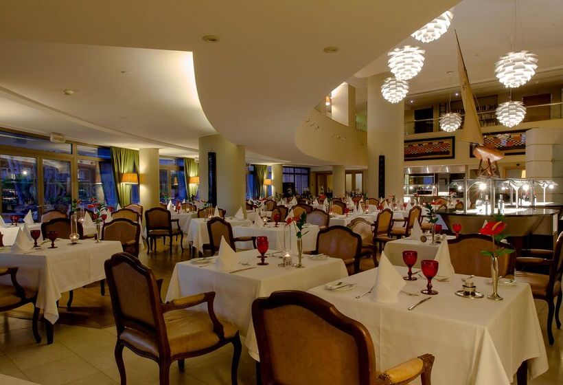 هتل Royal Savoy  Ocean Resort  Savoy Signature