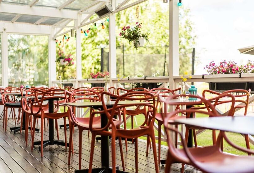 Отель Scandic Upplands Väsby