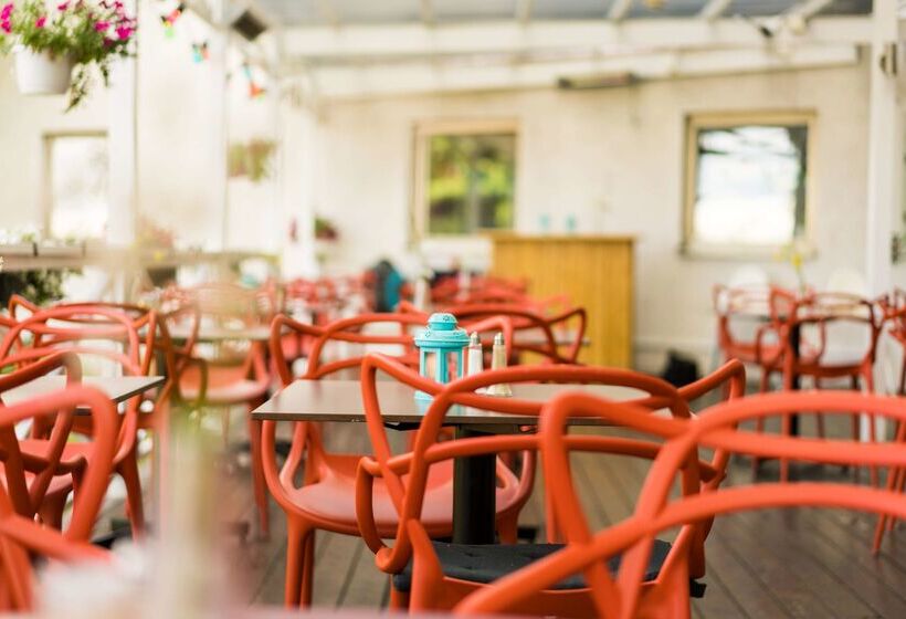 Отель Scandic Upplands Väsby