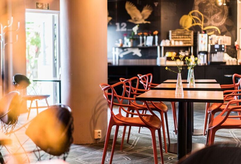 Отель Scandic Upplands Väsby