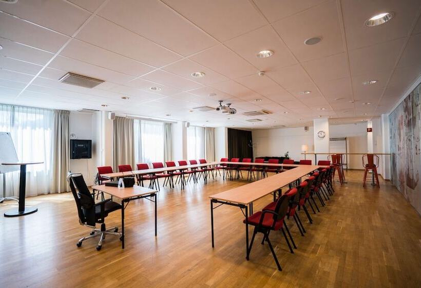 Отель Scandic Upplands Väsby