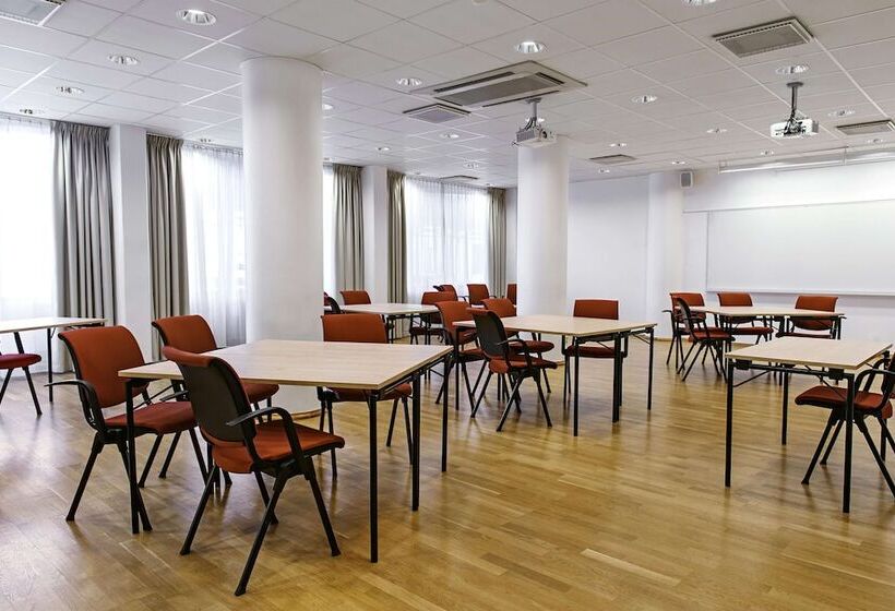 Отель Scandic Upplands Väsby