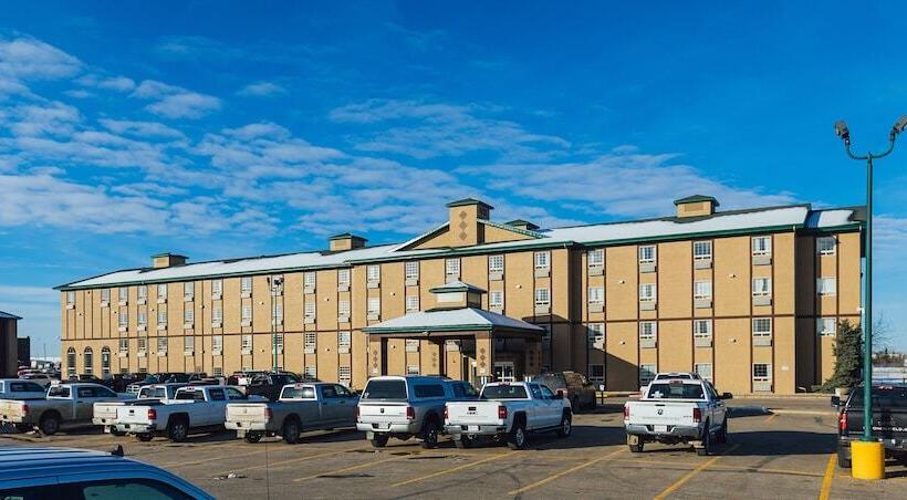 בית מלון כפרי Service Plus Inns And Suites