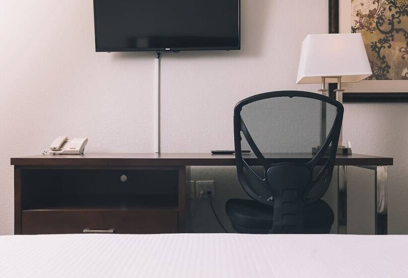 فندق Service Plus Inns And Suites