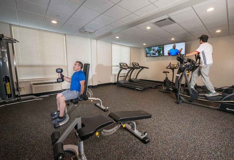 בית מלון כפרי Service Plus Inns And Suites