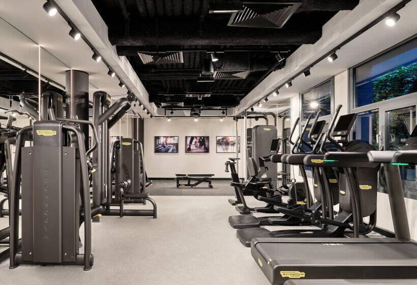 Отель Sheraton Grand Krakow