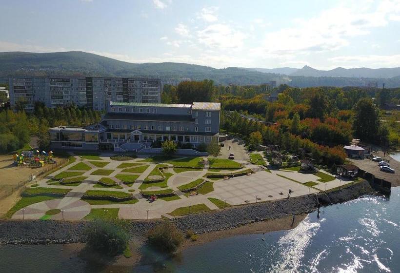 هتل Sibirskiy Safari Club