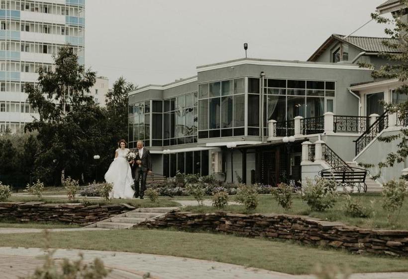 هتل Sibirskiy Safari Club