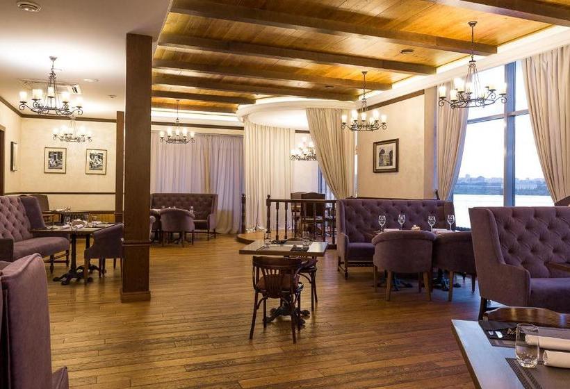 هتل Sibirskiy Safari Club