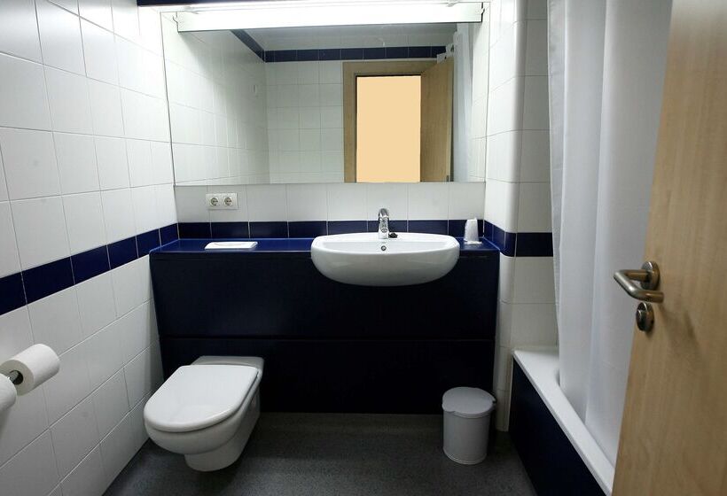 هتل Travelodge Torrelaguna