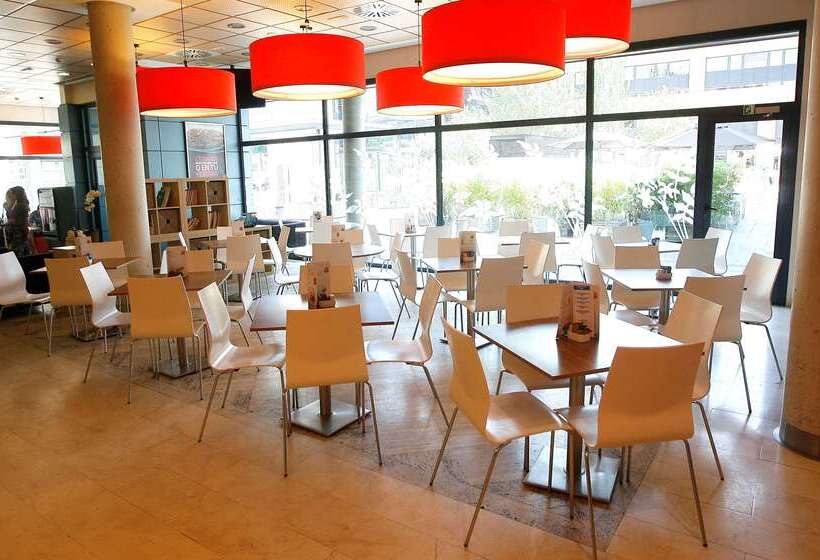 هتل Travelodge Torrelaguna