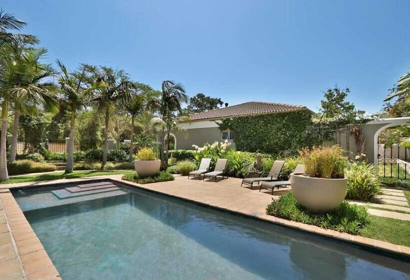 African Palm Cottage