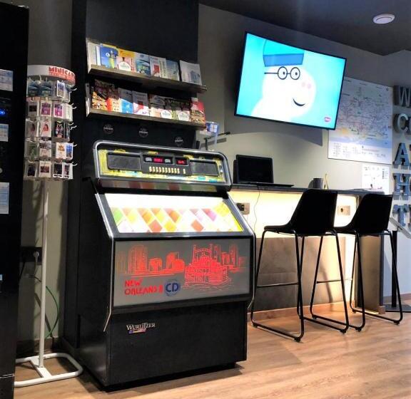 Airhostel Barcelona Airport 24h