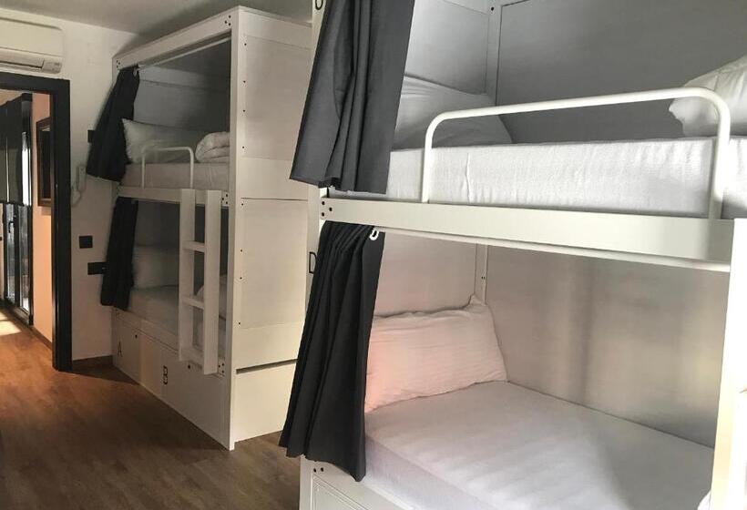 Airhostel Barcelona Airport 24h