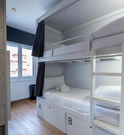 Airhostel Barcelona Airport 24h