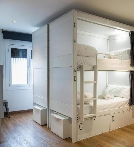 Airhostel Barcelona Airport 24h