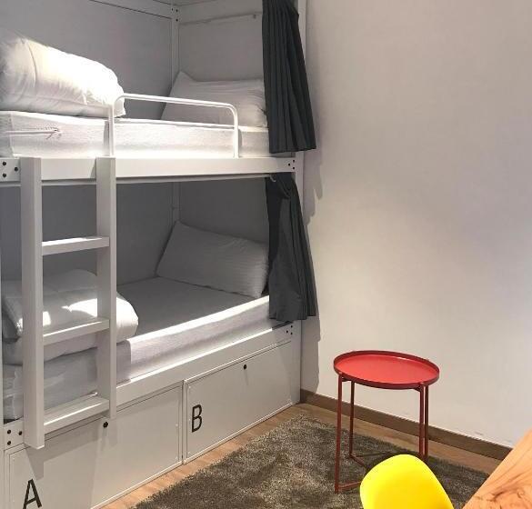 Airhostel Barcelona Airport 24h