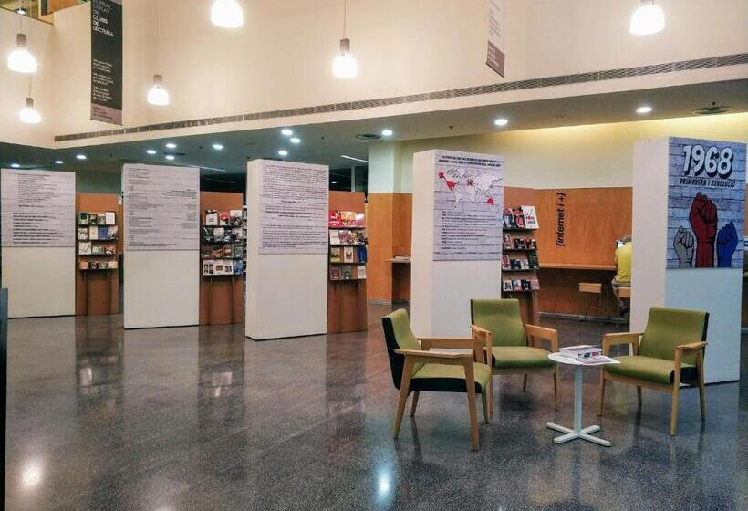 Airhostel Barcelona Airport 24h