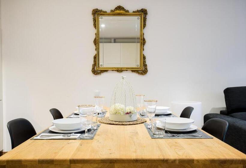 Airhostel Barcelona Airport 24h