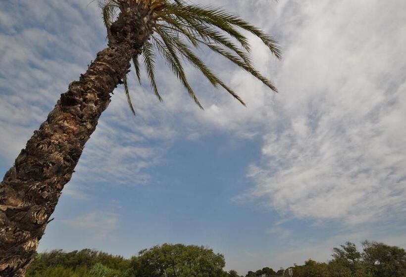 Airhostel Barcelona Airport 24h