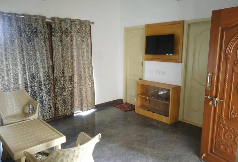 Bed and Breakfast Thirumala Inn