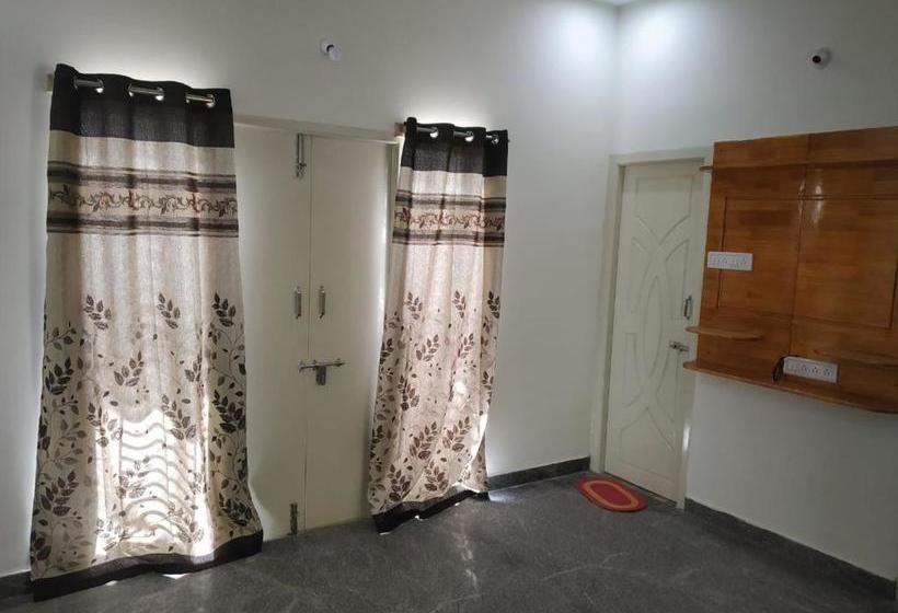 Bed and Breakfast Thirumala Inn