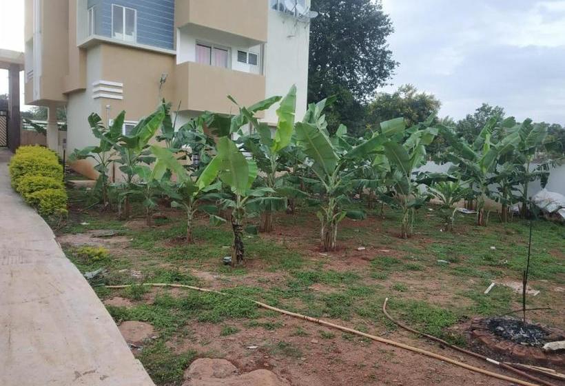 Bed and Breakfast Thirumala Inn