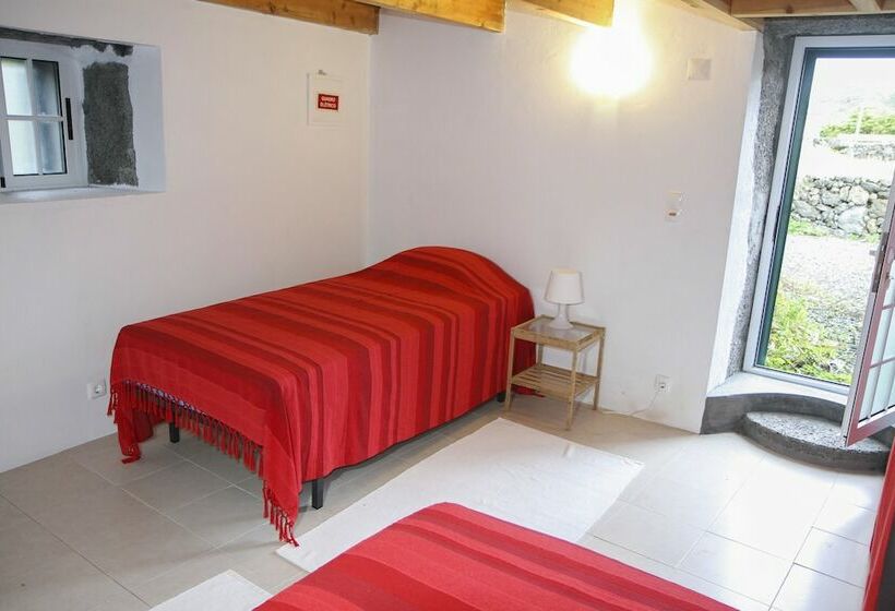 Casa Da Pia De Pedra