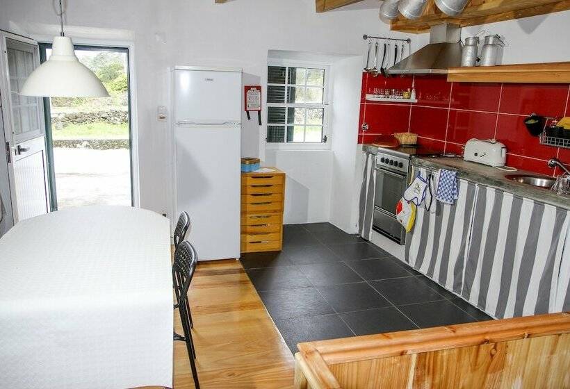 Casa Da Pia De Pedra