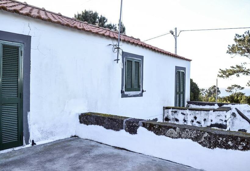 Casa Da Pia De Pedra