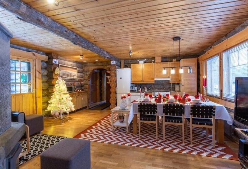 Kuukkeli Log Houses Villa Aurora