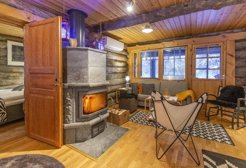 Kuukkeli Log Houses Villa Aurora