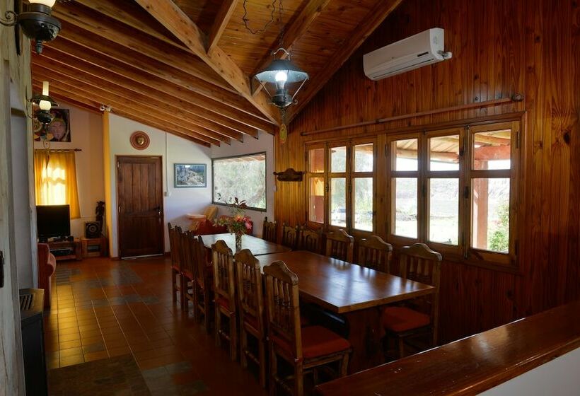 Entre Montañas Y Rio