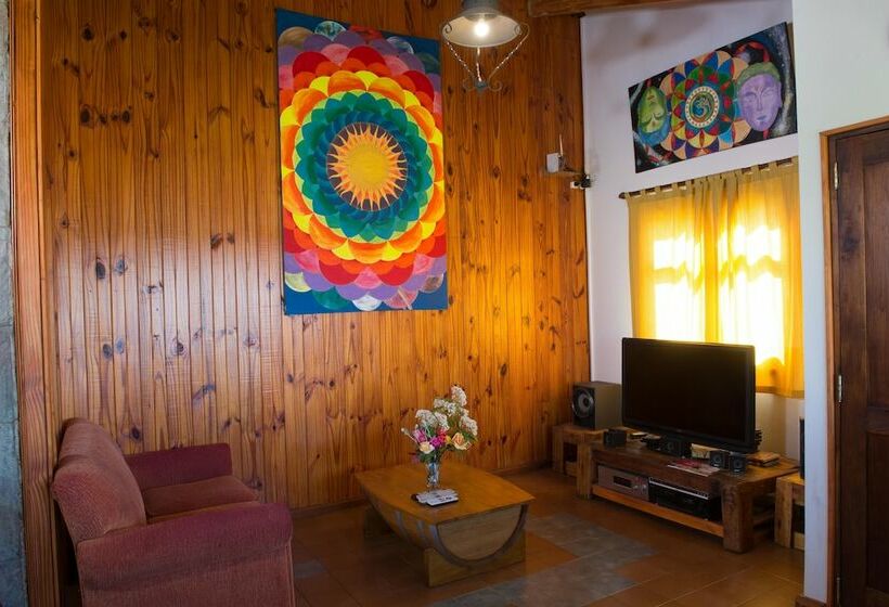 Entre Montañas Y Rio