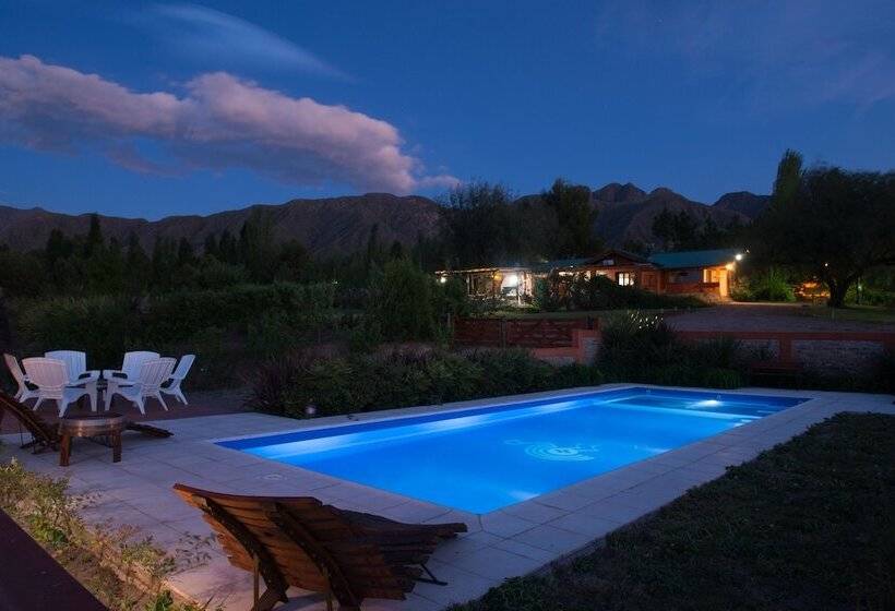 Entre Montañas Y Rio