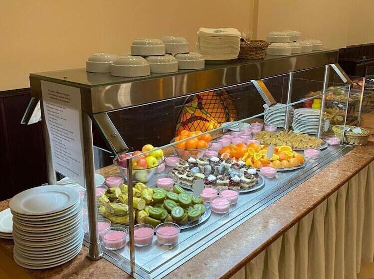 Flora Hotel   Apartments