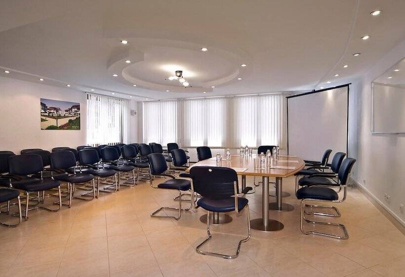 Flora Hotel   Apartments